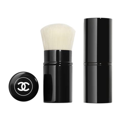 pinceau de maquillage chanel|Chanel retractable kabuki brush.